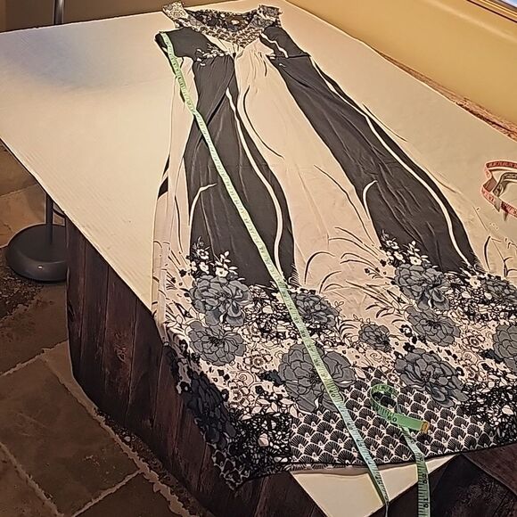 Black and white vertical neck lace back maxi dress size large - Picture 8 of 9